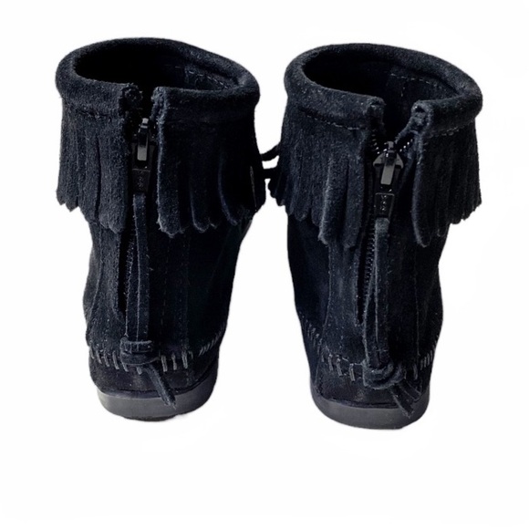 MINNETONKA Black Suede Back Zip Hard-sole Bootie Size 7 - Picture 2 of 15